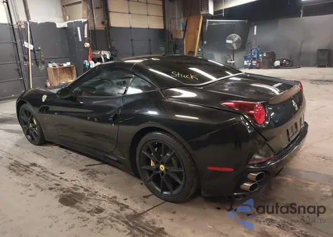 2011 Ferrari California z USA, uszkodzony, nr VIN ZFF65LJA6B0178262